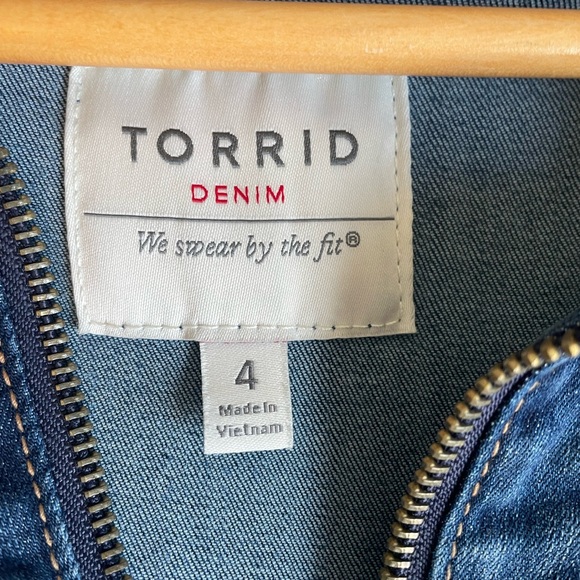 Torrid Medium Wash Cropped Denim  Jacket Size 4X Zip Up - Picture 8 of 11